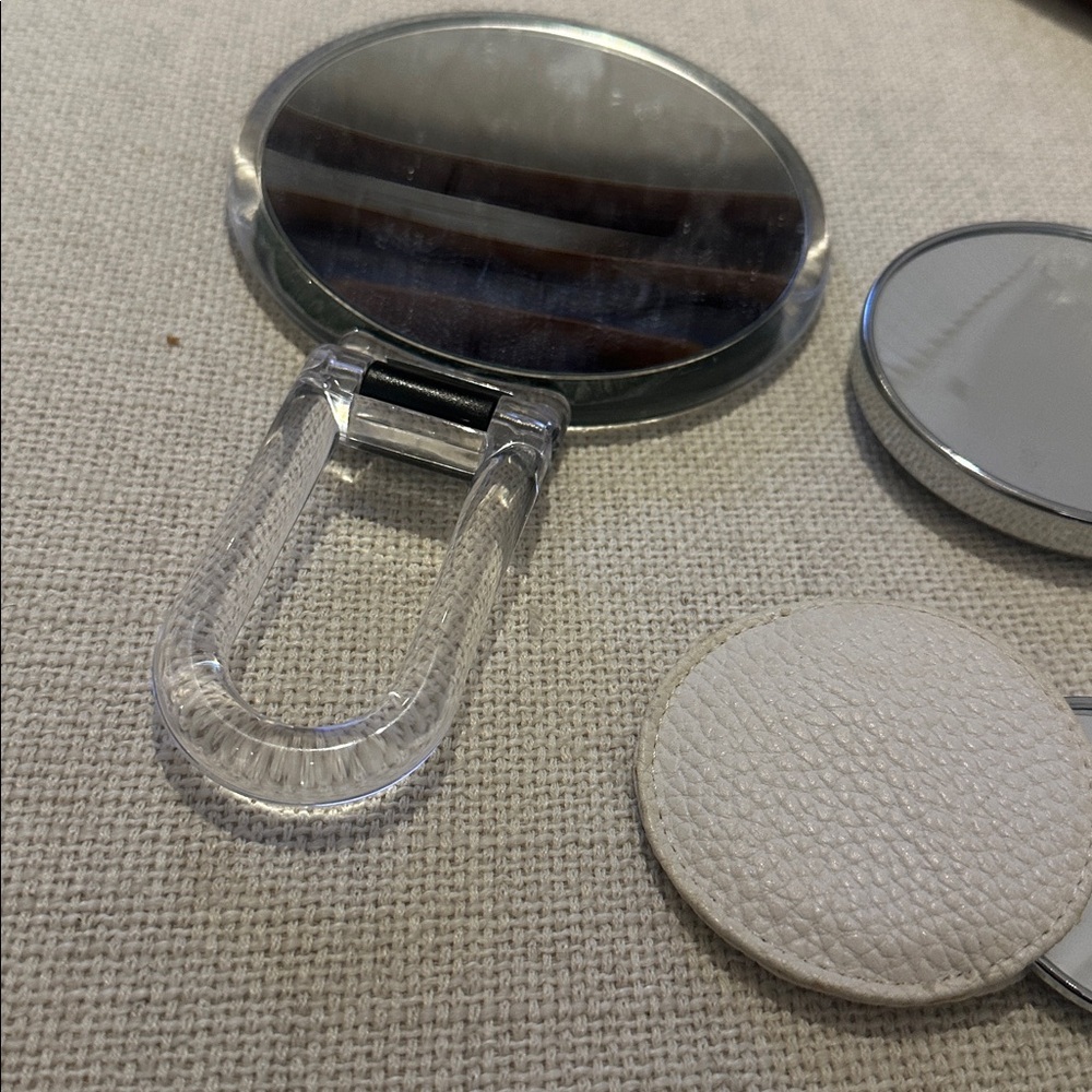 Round Compact Mirrors Set - Picture 2 of 3